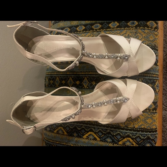 David's Bridal Cream Wedges with Silver Accents - Picture 2 of 7